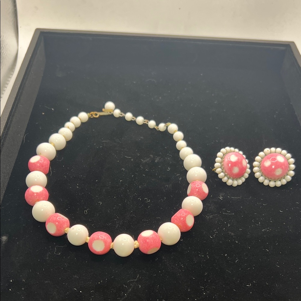 Vintage Pink and White glass Beaded Jewelry Set